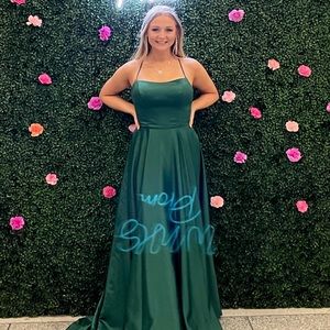 I am selling this emerald green prom/pageant dress!!!